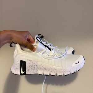 Nike Metcon 8.5 (womens) in White/black